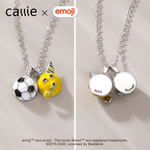 Personlig morsomt festende ansikt emoji fotball halskjede med gravert navn Game Day Sport Party gave til fotballfan | Callie × emoji ™