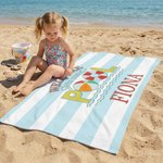 Serviette de plage surdimensionnée personnalisée Welcome to Our Pool (Bienvenue dans notre piscine) Bleu-Blanc Rayé Séchage rapide Serviette de plage surdimensionnée avec nom Vacances d'été Fête de la