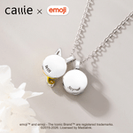 Personlig morsomt festende ansikt emoji fotball halskjede med gravert navn Game Day Sport Party gave til fotballfan | Callie × emoji ™