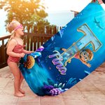 Personalisiertes Strandtuch mit Cartoon-Taucher und Initiale | mit Namen | schnelltrocknend und übergroß | Sommer Strand Geschenk für Kinder