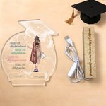 Personlig Graduation Cap Globe Cartoon Girl bakfra LED-nattlys med navn år og trebunn Graduation Gave til nyutdannede