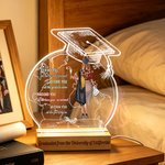 Personlig Graduation Cap Globe Cartoon Girl bakfra LED-nattlys med navn år og trebunn Graduation Gave til nyutdannede
