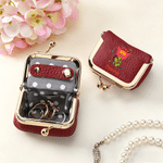 Cadeau d'anniversaire personnalisé pour les femmes avec une mini mallette à bijoux en cuir véritable avec serrure à baiser et nom.