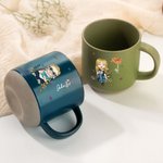 Mug personnalisé en céramique avec nom et prénom, avec personnage de lecture et fleur de naissance, cadeau de club de lecture pour les amoureux des livres.