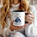 Spersonalizowany kubek ceramiczny ze zdjęciem USG Baby Is Brewing z imieniem i nazwiskiem Ogłoszenie ciąży Prezent na imprezę z okazji ujawnienia płci dla przyszłych rodziców