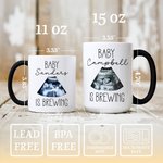 Spersonalizowany kubek ceramiczny ze zdjęciem USG Baby Is Brewing z imieniem i nazwiskiem Ogłoszenie ciąży Prezent na imprezę z okazji ujawnienia płci dla przyszłych rodziców