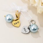 Personalisierte Brautstrauß-Anhänger mit Gravur | Herz-Charm und Perle | inklusive Spruchkarte | Etwas Blaues Hochzeit Geschenk für Braut Brautjungfer