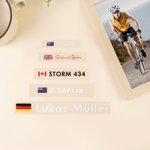 Spersonalizowana flaga narodowa Wodoodporne naklejki z imieniem Zestaw 2 naklejek na rower Rowerowy prezent urodzinowy dla rowerzysty