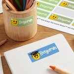 Personnalisé Emoji Scène ludique Lot de 2 autocollants imperméables avec nom Retour à l'école Cadeau d'anniversaire pour les enfants | Callie × emoji ™