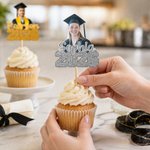 Photo personnalisée multicolore avec nom et année Décoration de gâteau Cadeau de fin d'études pour ami(e) diplômé(e)
