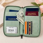 Portapassaporto portatile personalizzato in pelle PU con cinturino, personaggio e nome personalizzati, regalo di compleanno per gli amanti dei viaggi