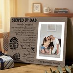 Spersonalizowana ramka na zdjęcia Stepped Up Dad z imieniem i tekstem Dekoracja domu Prezent urodzinowy na Dzień Ojca dla rodziny ojczyma