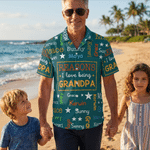 Camicia hawaiana personalizzata con nuvola di parole multicolore con 1-8 nomi e titoli Regalo di compleanno per la festa del papà, famiglia e amico