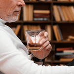Personalisierte Baby Fußabdruck Whiskey Dekanter mit Text und Datum Geburtstag Jahrestag Vatertag Geschenk für Männer Freunde