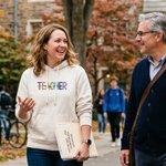 Sweat-shirt à capuche avec titre et nom de famille Cadeau d'appréciation de la rentrée scolaire pour le professeur