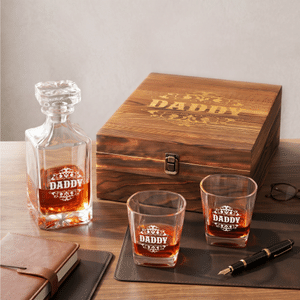 Personalized Retro Wreath Whiskey Square Decanter with Title Birthday Anniversary Father's Day Gift for Men Friends
