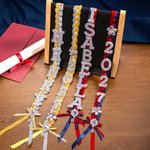 Personalizado Bling Flor Rhinestone Perla Letra Dos Colores Cinta Trenzada Lei con Nombre Graduación Fiesta Decoración Regalo para la Clase de 2026 Graduados