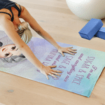 Toalla de Yoga Super Absorbente Personalizada Personaje de Yoga de Dibujos Animados con Nombre y Texto Accesorios Deportivos Regalo de Cumpleaños para Amigos Amantes del Yoga