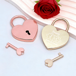 Set di chiavi con lucchetto d'amore a forma di puzzle personalizzato con nomi incisi, testo e data, regalo di San Valentino e anniversario per le coppie