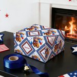 Personligt omslagspapper med namn för Highland Cow American Flag Uppsättning med 3 Amerikanska självständighetsdagen Födelsedagspresent för amerikaner