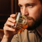 Spersonalizowana szklanka do whisky Rock 10 uncji z imieniem i rokiem Prezent urodzinowy na Dzień Ojca dla taty mężczyzny