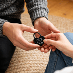 Set di chiavi con lucchetto d'amore a forma di puzzle personalizzato con nomi incisi, testo e data, regalo di San Valentino e anniversario per le coppie