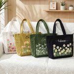 Personlig rymlig tote bag i manchester med namn och akvarell månadsblomma praktisk vardagsväska för resa och present till kvinnor