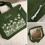 Personlig rymlig tote bag i manchester med namn och akvarell månadsblomma praktisk vardagsväska för resa och present till kvinnor