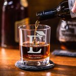 Spersonalizowany Grad Cap Initial Name 10 uncji Whiskey Rocks Glasses Slate Coaster ze szkołą i tekstem Prezent na imprezę dla absolwentów pijących drinki
