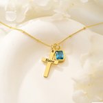 Collier croix personnalisée avec nom et pierre de naissance Bijoux chrétiens délicats Cadeau de baptême pour femme