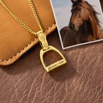 Estribo ecuestre personalizado oculto Signet collar con nombre grabado y texto Minimalista Joyería Aniversario Cumpleaños regalo para los amantes del caballo