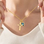 Collier croix personnalisée avec nom et pierre de naissance Bijoux chrétiens délicats Cadeau de baptême pour femme
