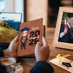 Personalizada Clase de Graduación Cartoon Character A5 Cuaderno de cuero con el nombre y el año Graduación Cumpleaños Regalo para la Familia Amigos