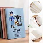 Personalizado Cartoon Graduación Nombre del personaje A5 A6 PU Cuaderno de cuero con el año y el texto Cumpleaños Regalo de graduación para los graduados