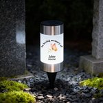 Personlig utsøkt Pigeon Butterfly Floral Solar Garden Light med navn og tekst Kirkegårdshage Minnegave til etterlatte familier