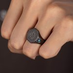 Anello personalizzato con pietre di nascita a monogramma retrò con nome inciso e nome della scuola Regalo di compleanno per laureati e compagni di classe