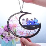 Capteur de soleil en forme de lune personnalisé avec fleur de naissance et personnages de dessin animé - Cadeau de la fête des Mères pour les femmes