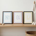 Henkilökohtainen minimalistinen ruudullinen monogrammi kankaalle tulosteet Wall Art Nursery Decor Housewarming Kaste lahja uusille vanhemmille