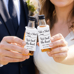 Gepersonaliseerde Take a Shot Wijnfles Labels Set van 25 met Naam en Datum Huwelijksfeest Bruids Douche Cadeau voor Bruid Bruidegom