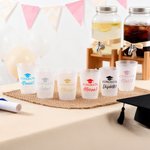 Personalisierte Graduation Cap Congrats Frosted Plastic Cups mit Namen und Jahr Set von 10 Graduation Party Favor für Absolventen