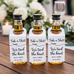Gepersonaliseerde Take a Shot Wijnfles Labels Set van 25 met Naam en Datum Huwelijksfeest Bruids Douche Cadeau voor Bruid Bruidegom