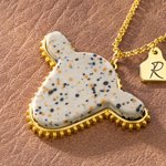 Collar de Piedra con Cabeza de Vaca Western Personalizado con Colgante de Inicial Exquisita Joyería Regalo de Cumpleaños Aniversario para Vaquera Entusiasta del Western