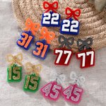 Spersonalizowane wielokolorowe akrylowe kolczyki z numerem sportowym Baseball Game Cheer Gift dla Mamy Baseball Basketball