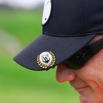 Personalisierter magnetischer Golfballmarker mit Hutclip | Lorbeerkranz- und Monogramm-Design | Geburtstag Geschenk für Golfliebhaber