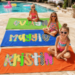 Asciugamano da spiaggia in microfibra ad asciugatura rapida con nome personalizzato a scacchiera multicolore Regalo di compleanno estivo per amici e famiglia