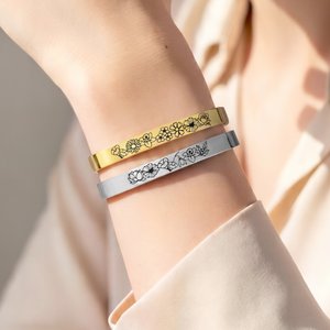 Personalised Multicolour 1-15 Birth Flowers Adjustable Cuff Bracelet with Engraved Message Daily Wear Mother's Day Gift for Family Friends
