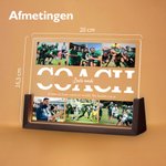 Gepersonaliseerde voetbal acryl LED lamp met 6 foto’s tekst en houten basis - cadeau voor coaches en sportliefhebbers