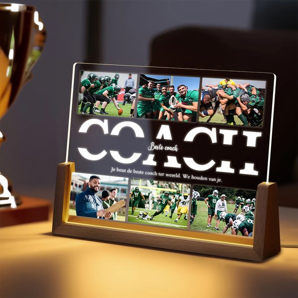 Gepersonaliseerde voetbal acryl LED lamp met 6 foto’s tekst en houten basis - cadeau voor coaches en sportliefhebbers