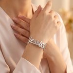 Bracciale personalizzato con nome multicolore con stile di carattere 1-5 Regalo di compleanno e anniversario da indossare quotidianamente per donne e uomini