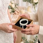 Personalizada Perla Rhinestone Cruz Bouquet Charm con Texto Aniversario Ducha Nupcial Regalo de boda para la novia